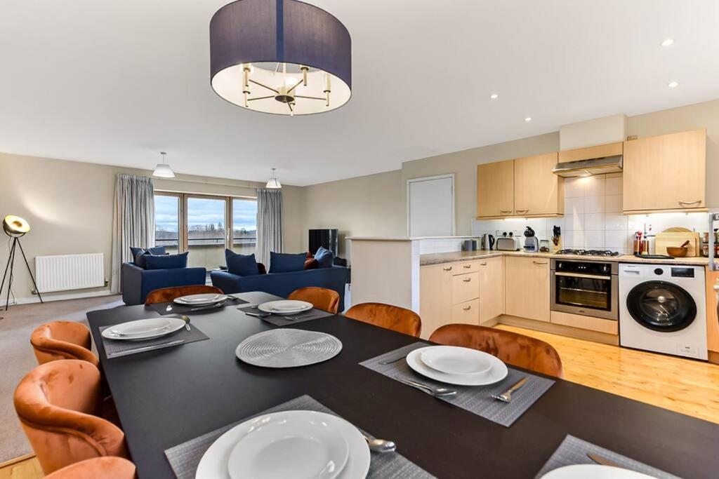 Large Group & Contractor Booking! Duplex W/Parking Milton Keynes Kültér fotó