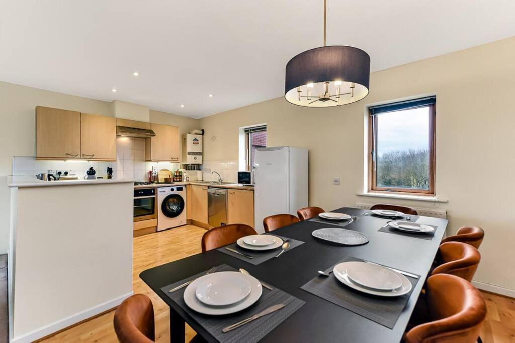 Large Group & Contractor Booking! Duplex W/Parking Milton Keynes Kültér fotó
