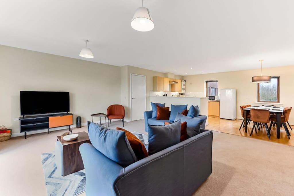 Large Group & Contractor Booking! Duplex W/Parking Milton Keynes Kültér fotó